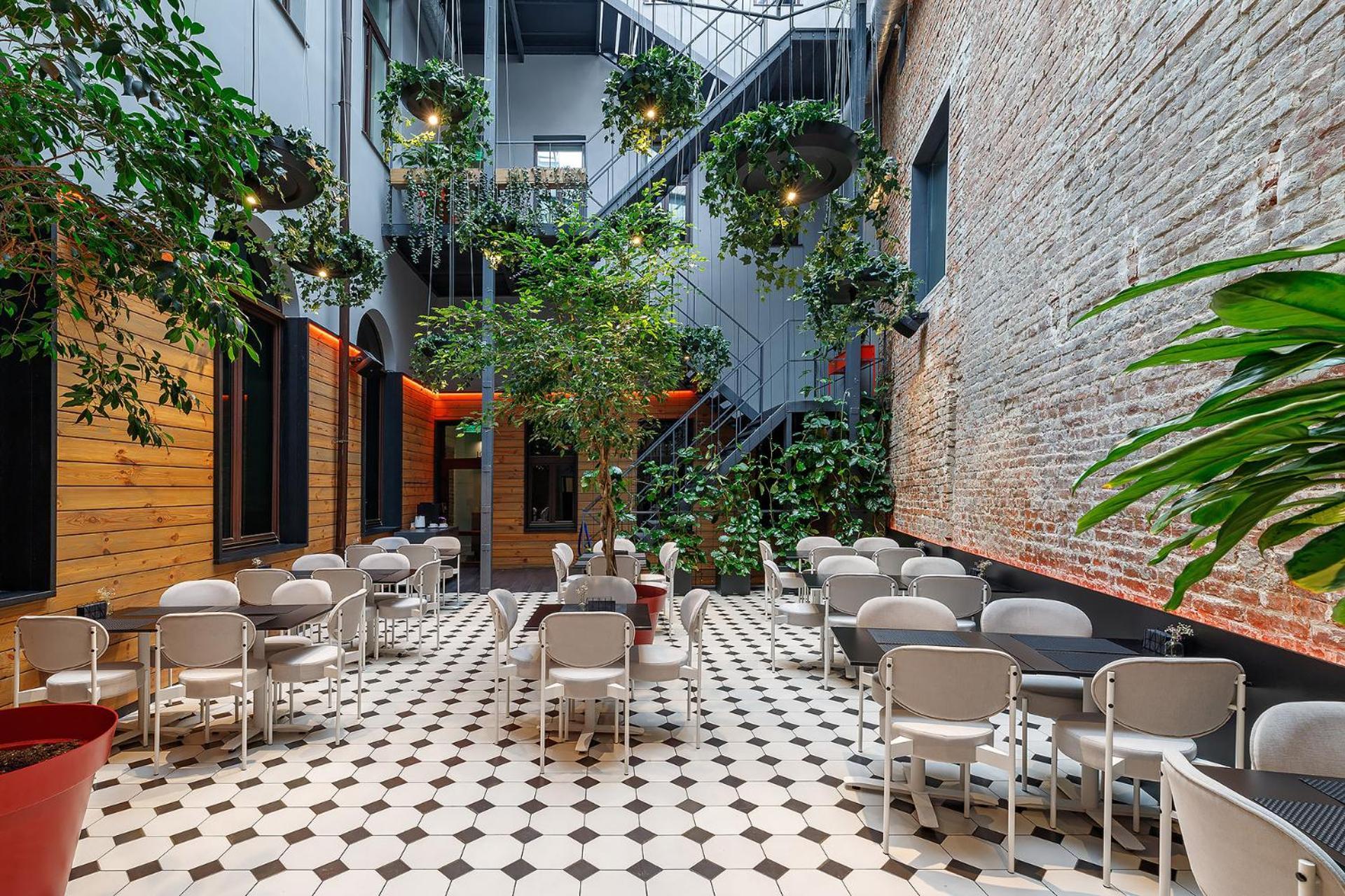 Ferenc Hotel & Restaurant Лвив Екстериор снимка