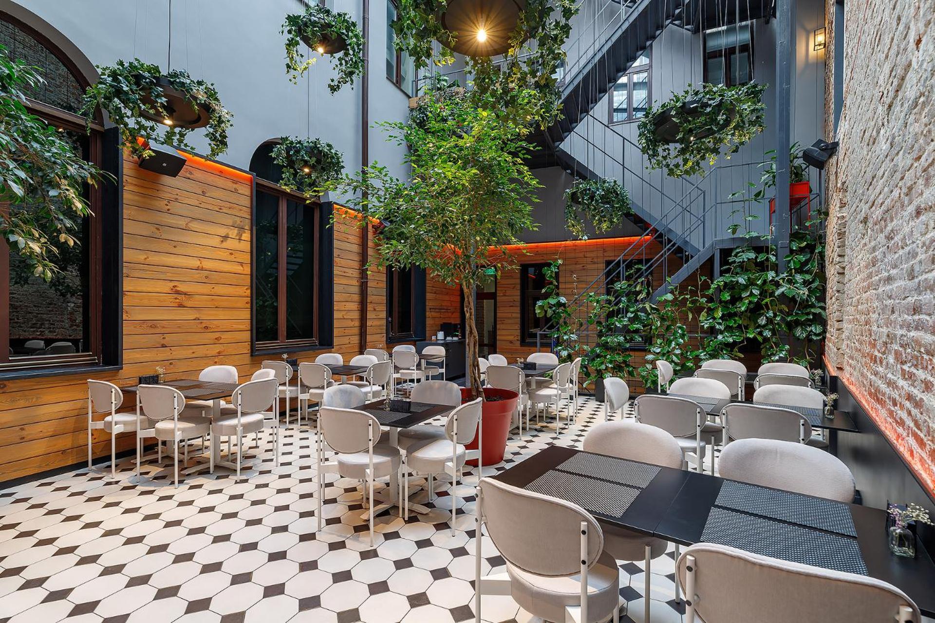 Ferenc Hotel & Restaurant Лвив Екстериор снимка