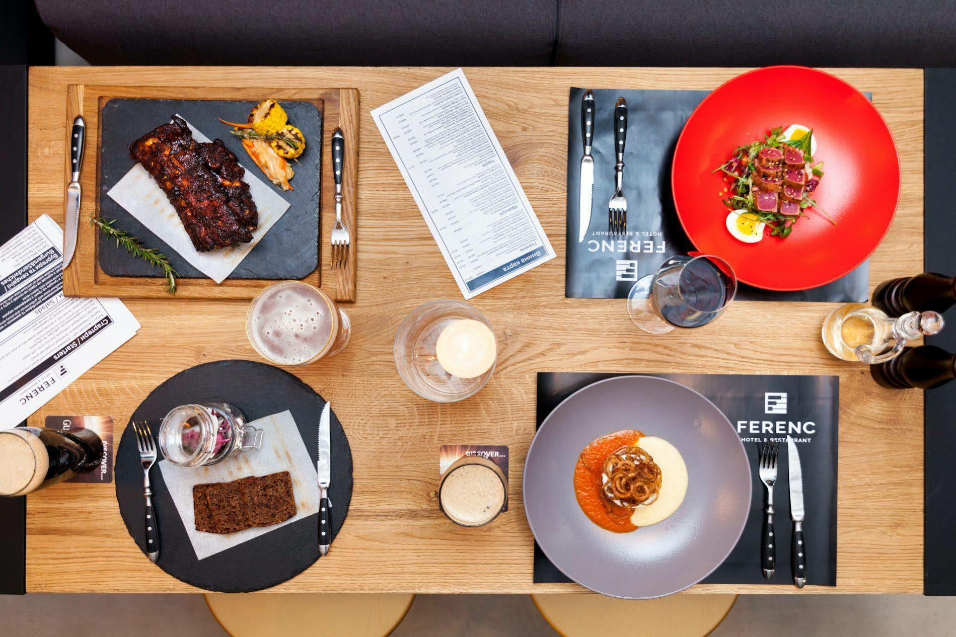 Ferenc Hotel & Restaurant Лвив Екстериор снимка