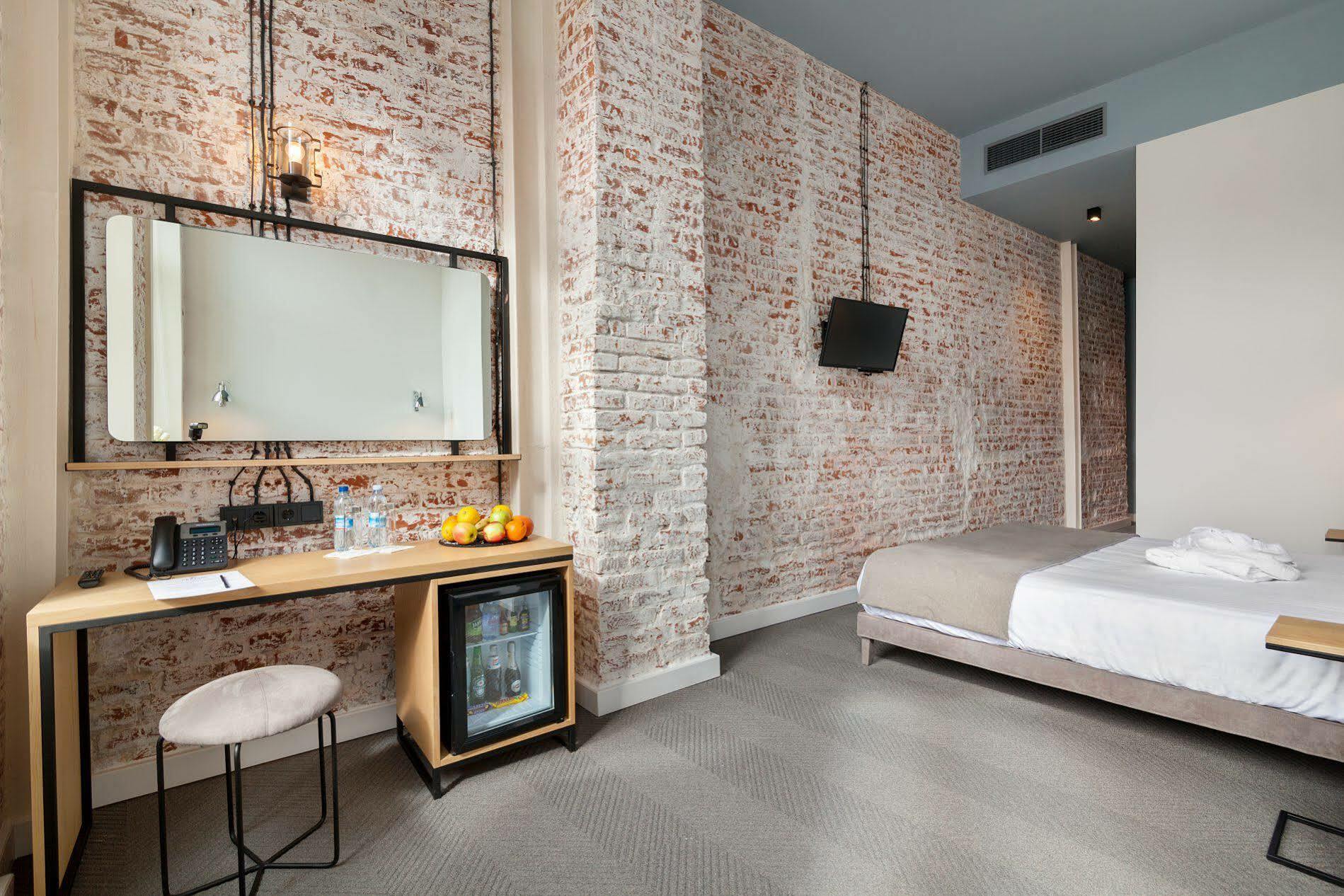 Ferenc Hotel & Restaurant Лвив Екстериор снимка