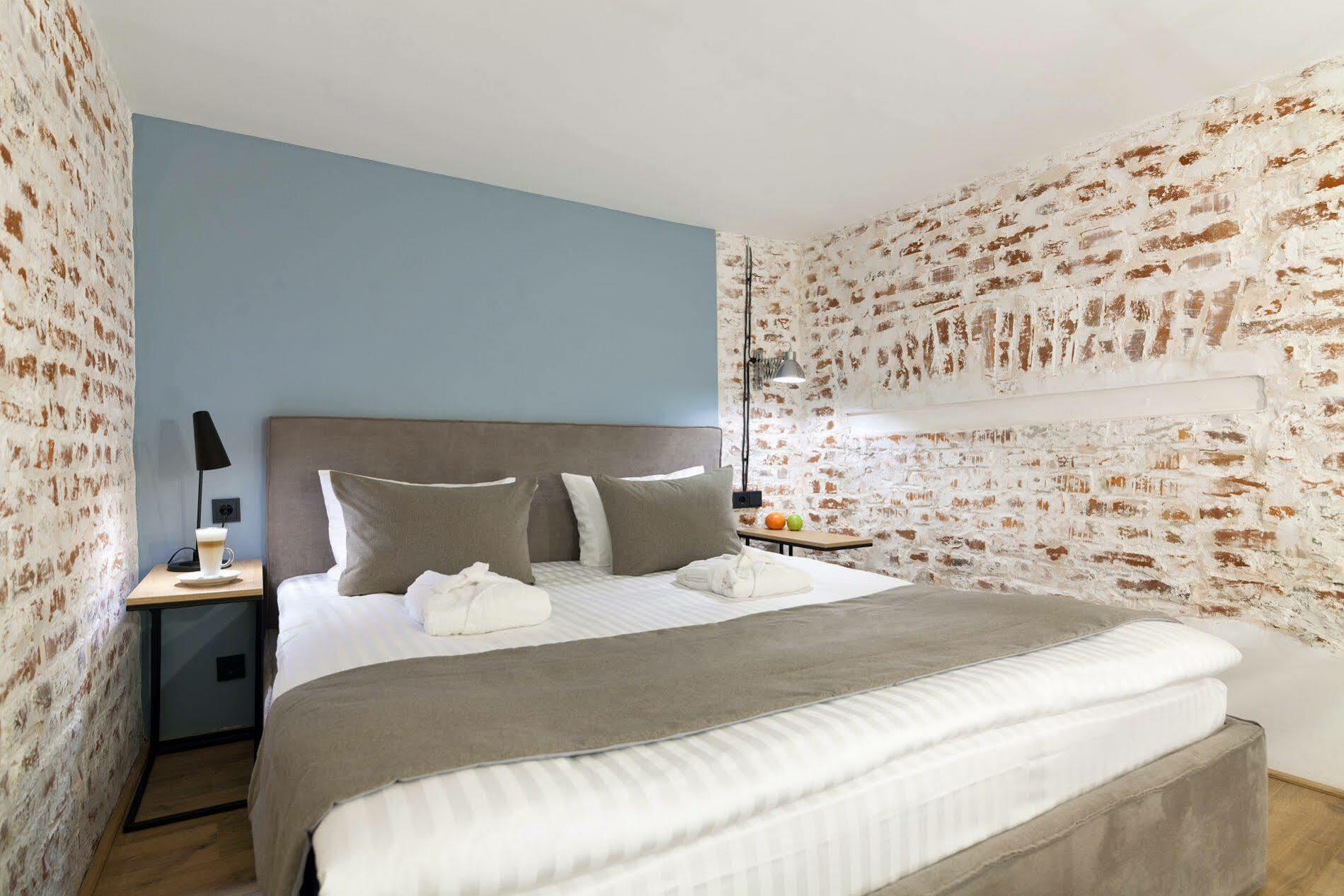 Ferenc Hotel & Restaurant Лвив Екстериор снимка