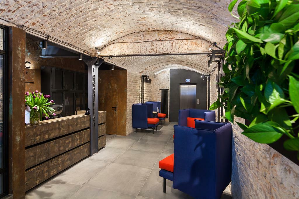 Ferenc Hotel & Restaurant Лвив Екстериор снимка